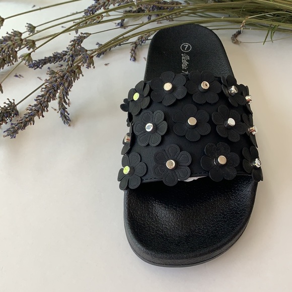 NWOT Victoria K Floral Slide-Size 7 - Picture 5 of 10